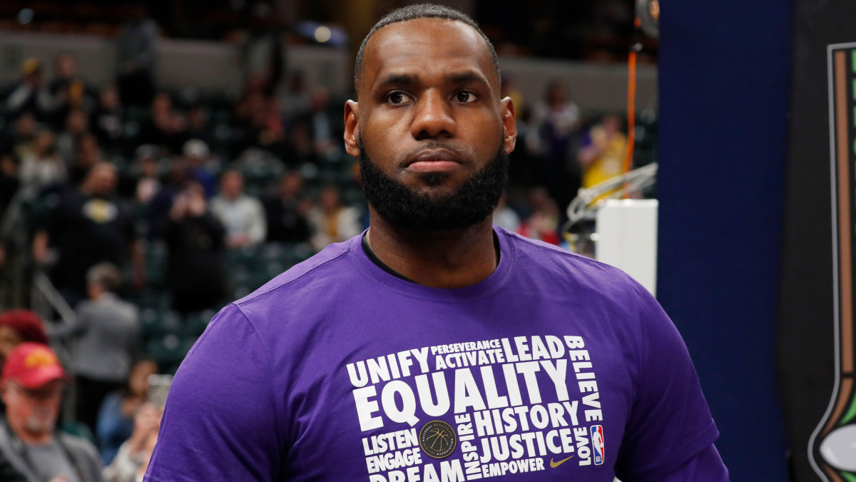 LeBron-James-Warms-Up-Lakers